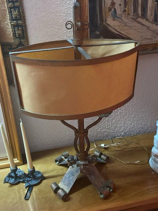 Lámpara de mesa de hierro forjado artesanal