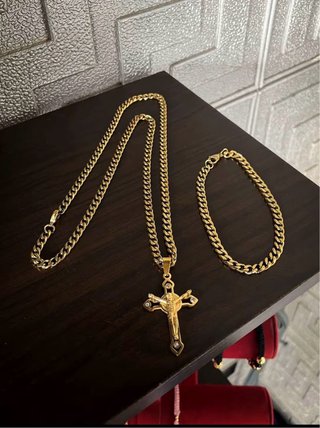 Conjunto Cadena y Pulsera Dorada