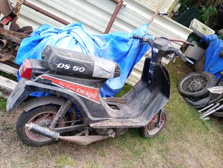 Derbi DS 50 Scooter Negra y Roja