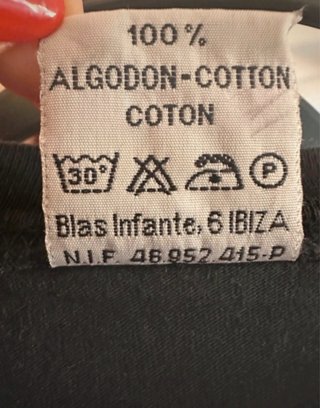 Camiseta Ibiza Negra con Diseño Dorado