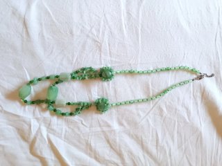 Collana con pietre verdi