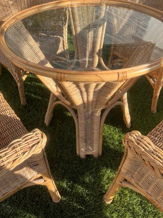 Conjunto mesa y 4 butacas de mimbre
