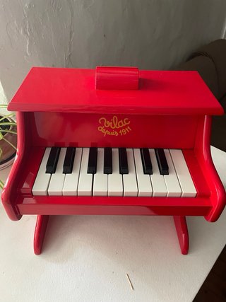 Piano de madera Vilac rojo de 18 teclas