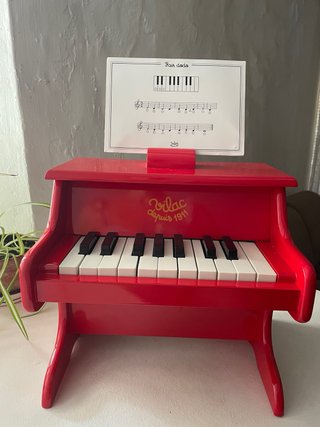 Piano de madera Vilac rojo de 18 teclas