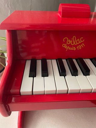 Piano de madera Vilac rojo de 18 teclas