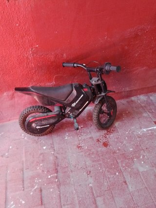 Moto infantil EVERCROSS negra y roja son 2 iguales