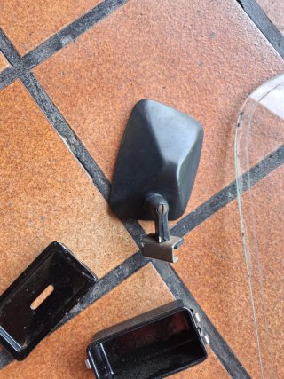 Piezas Seat 600: cinturones y espejo y cristal tra