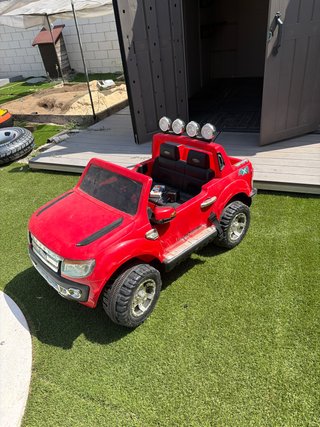 Coche eléctrico infantil rojo