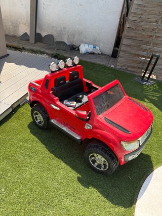 Coche eléctrico infantil rojo