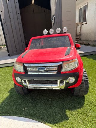 Coche eléctrico infantil rojo