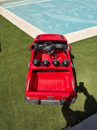 Coche eléctrico infantil rojo