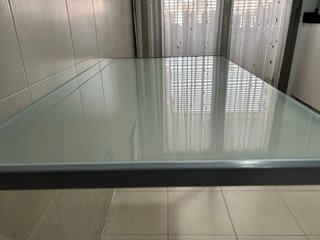 Mesa cocina cristal templado aluminio. Seminueva.