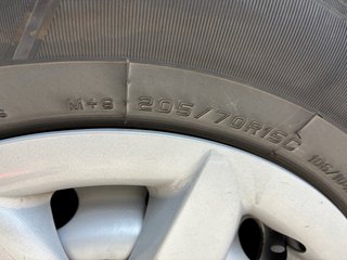 Llantas 15” + Tapacubos + Neumaticos HYUNDAI H1