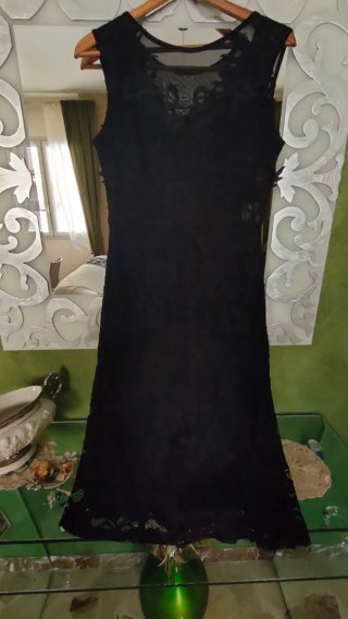 Elegante vestito nero con pizzo