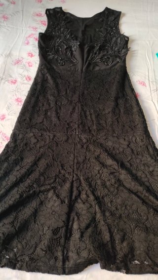 Elegante vestito nero con pizzo