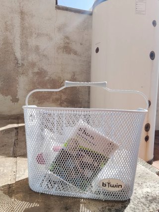 Cesta de bicicleta blanca