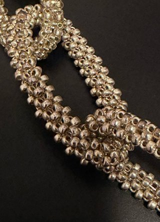 Collar cadena XXL cuentas plateadas hecho a mano