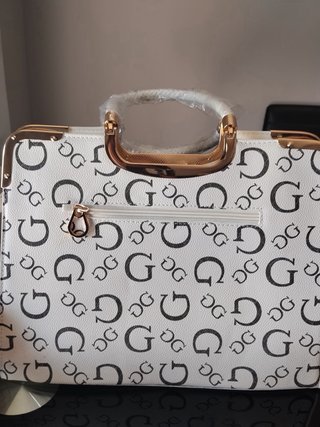 Bolso Guess Blanco y Negro