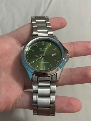Reloj Casio MTP Plateado y Verde
