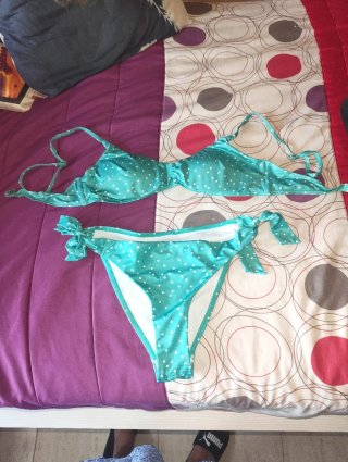 Bikini de lunares verde azulado