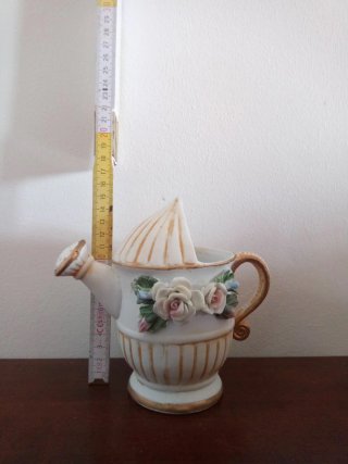 Annaffiatoio decorativo con rose