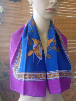 Pañuelo de vestir azul y morado