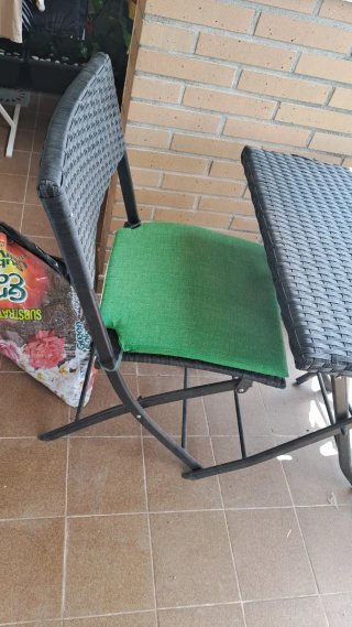 Conjunto mesa y 2 sillas terraza ratán