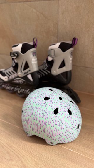 Patines en línea + Casco + Protectores + Bolsa