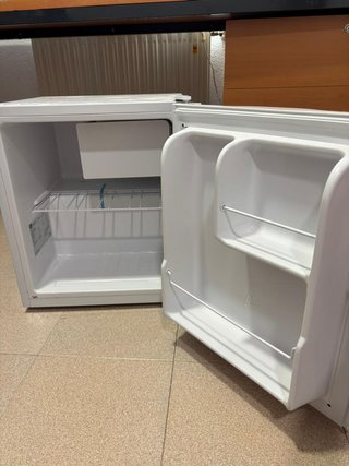 Mini nevera OK Blanca, poco uso.