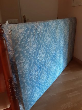 Colchón de tela con estampado floral