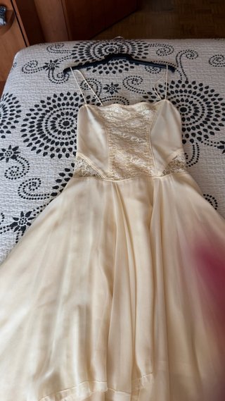 Vestido Zara asimétrico encaje beige