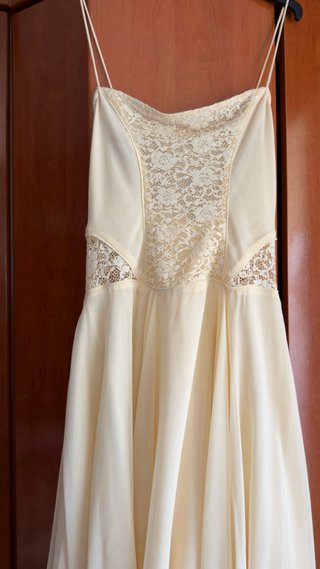 Vestido Zara asimétrico encaje beige