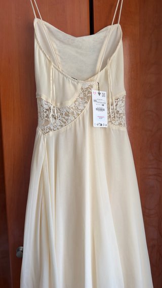 Vestido Zara asimétrico encaje beige