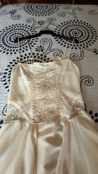 Vestido Zara asimétrico encaje beige
