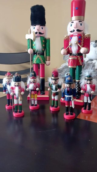 Juego de 8 Cascanueces Navideños