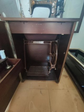 Máquina de coser antigua Veritas