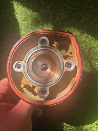 Top negro 74 con 1200km sin piston ni juntas