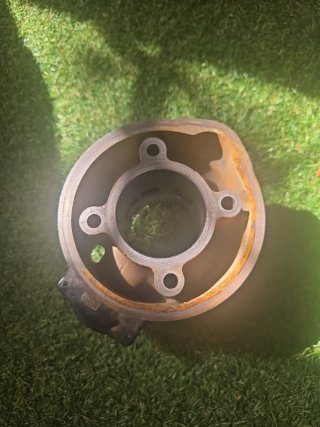 Top negro 74 con 1200km sin piston ni juntas
