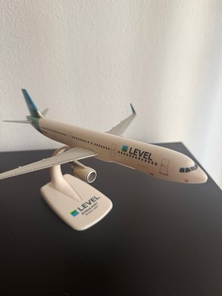 Maqueta Avión LEVEL Airbus A321