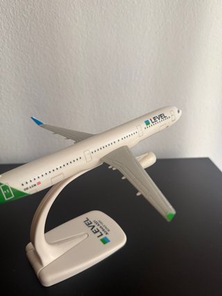 Maqueta Avión LEVEL Airbus A321