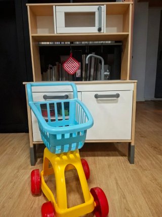 Cocinita Ikea con accesorios