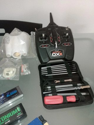 Lote aeromodelismo: Baterías, cargador, mando
