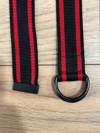 Cinturón Bershka rayas negro y rojo