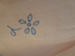 Peinador vintage organdí rosa bordado a mano en 19