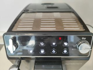 Cafetera Super Automática DeLonghi Autentica
