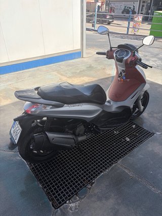 Piaggio Beverly 350 sport touring