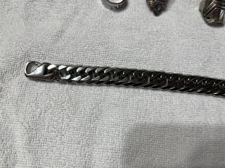 Lote Bisutería: Cadenas de acero y Colgantes