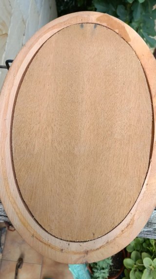 Copete de madera tallada ovalado