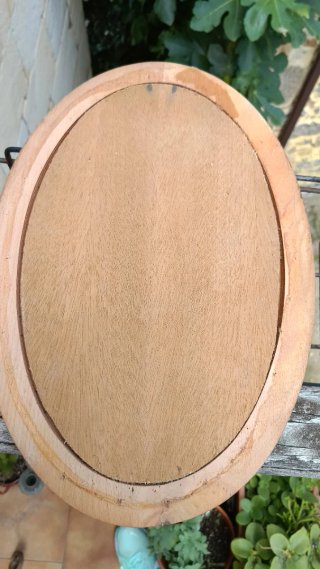Copete de madera tallada ovalado