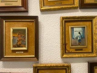 8 cuadros de Dalí enmarcados – Lote decoración